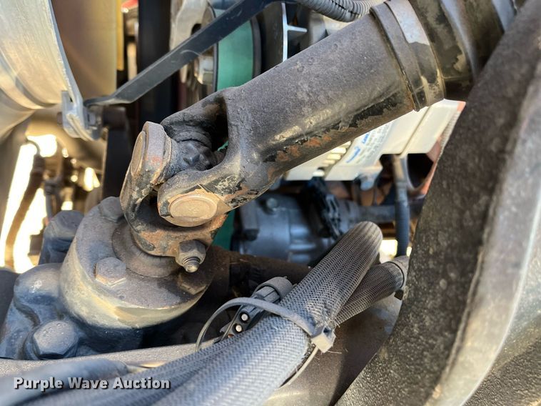 image for item EI0587 2012 Mack  CHU613 semi truck