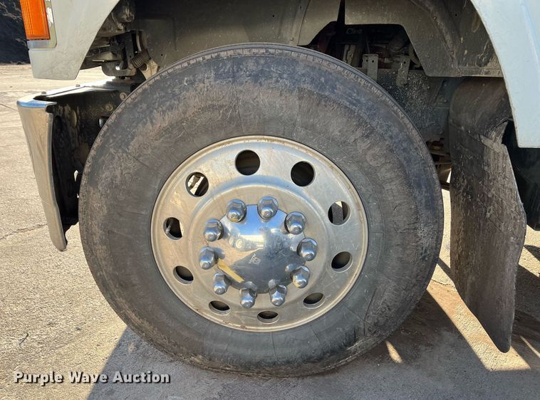 image for item EI0587 2012 Mack  CHU613 semi truck