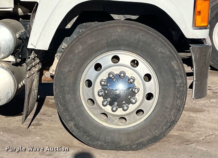 image for item EI0587 2012 Mack  CHU613 semi truck