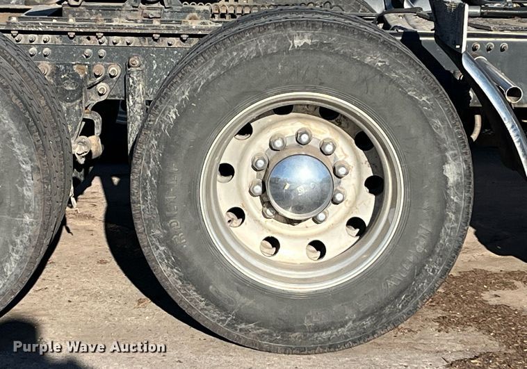 image for item EI0587 2012 Mack  CHU613 semi truck