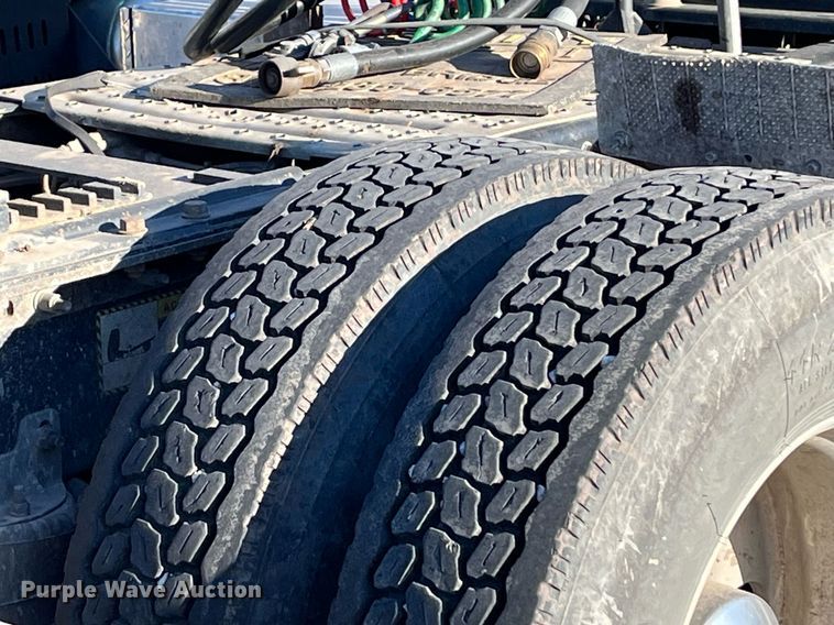 image for item EI0587 2012 Mack  CHU613 semi truck