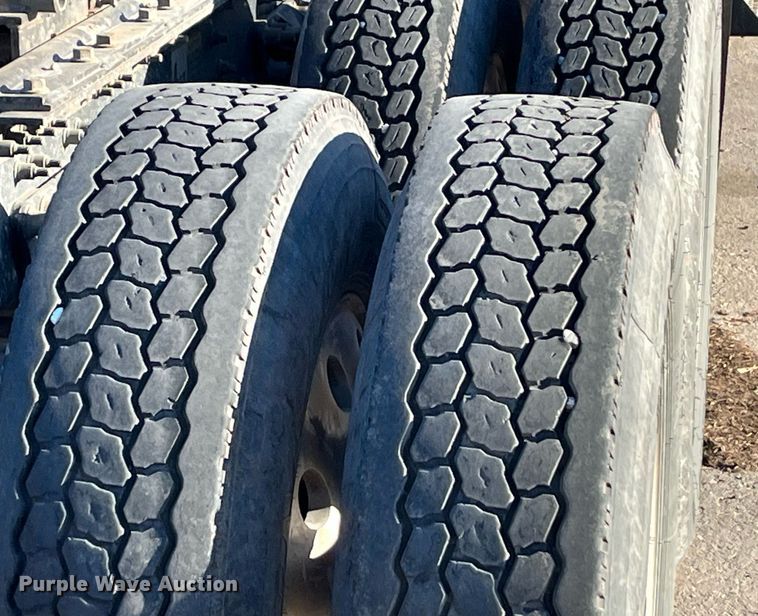 image for item EI0587 2012 Mack  CHU613 semi truck