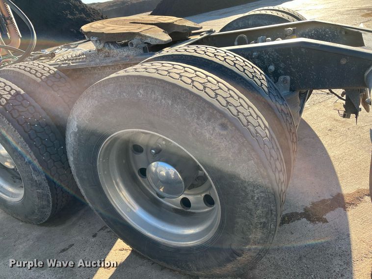 image for item EI0587 2012 Mack  CHU613 semi truck