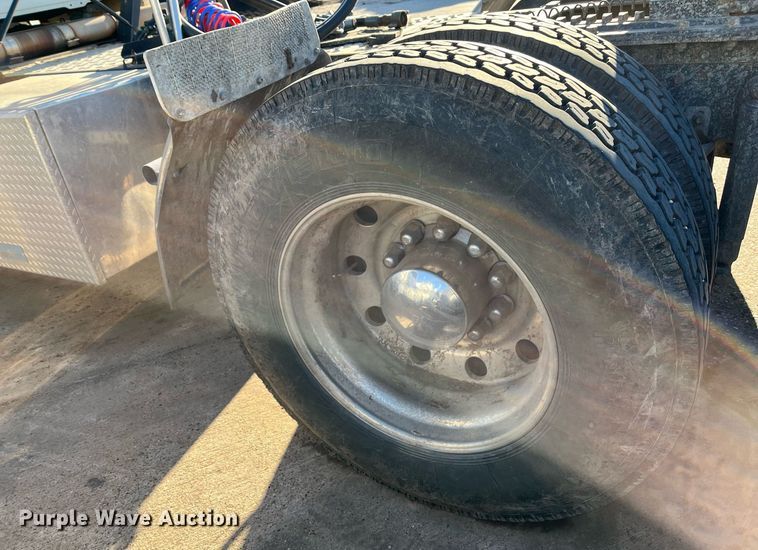 image for item EI0587 2012 Mack  CHU613 semi truck