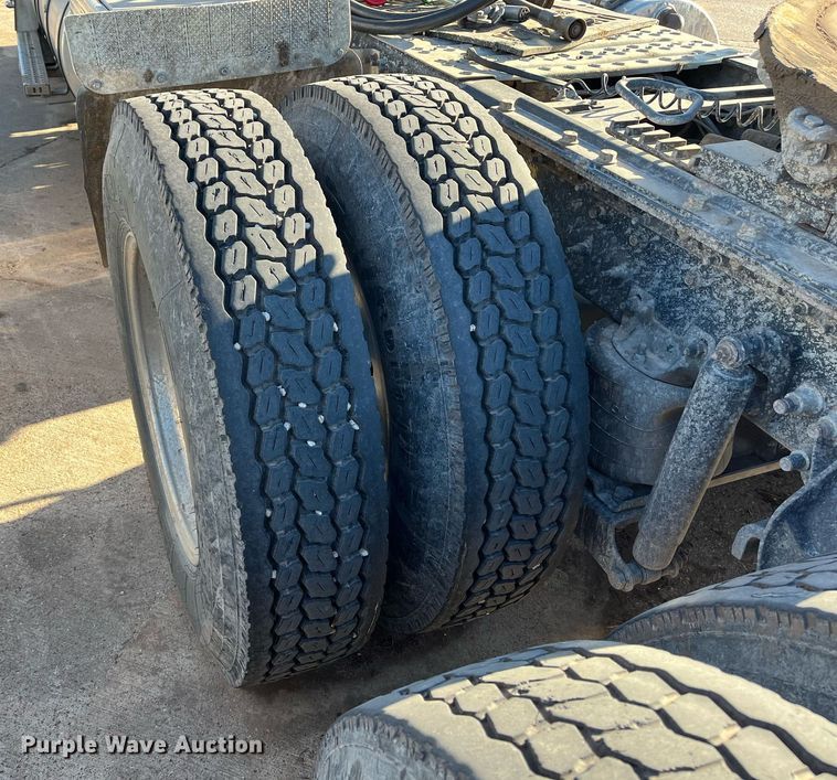 image for item EI0587 2012 Mack  CHU613 semi truck