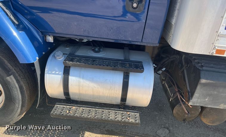 image for item EI0627 2013 International  WorkStar 7300 box truck