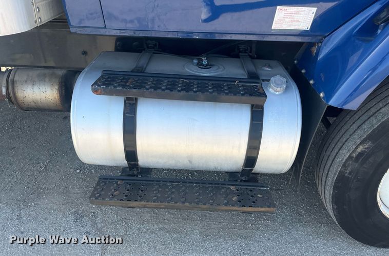 image for item EI0627 2013 International  WorkStar 7300 box truck