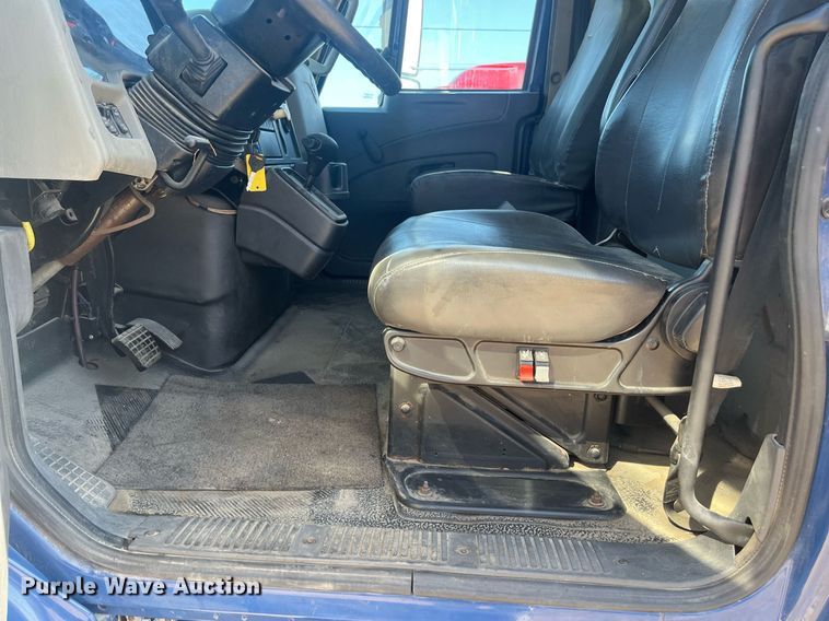 image for item EI0627 2013 International  WorkStar 7300 box truck