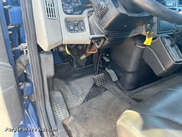 image for item EI0627 2013 International  WorkStar 7300 box truck