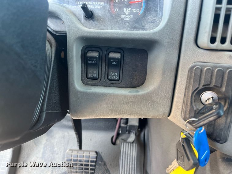 image for item EI0627 2013 International  WorkStar 7300 box truck