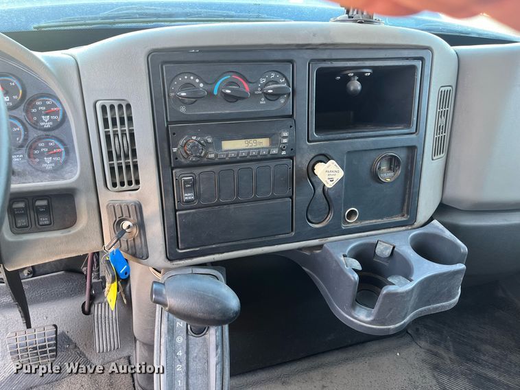 image for item EI0627 2013 International  WorkStar 7300 box truck