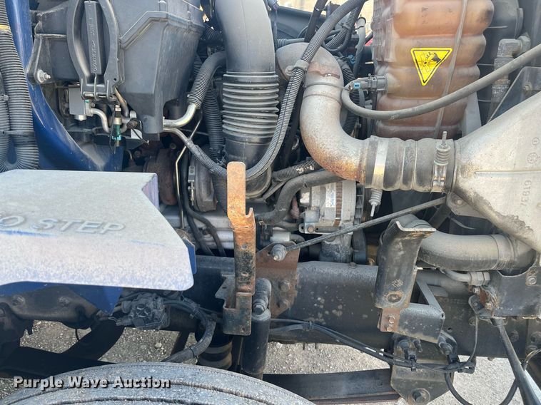 image for item EI0627 2013 International  WorkStar 7300 box truck