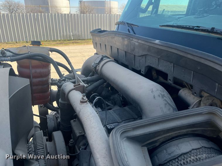 image for item EI0627 2013 International  WorkStar 7300 box truck