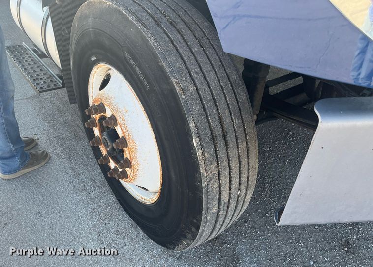 image for item EI0627 2013 International  WorkStar 7300 box truck