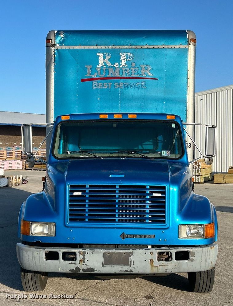 image for item EK4006 2000 International 4700 box truck