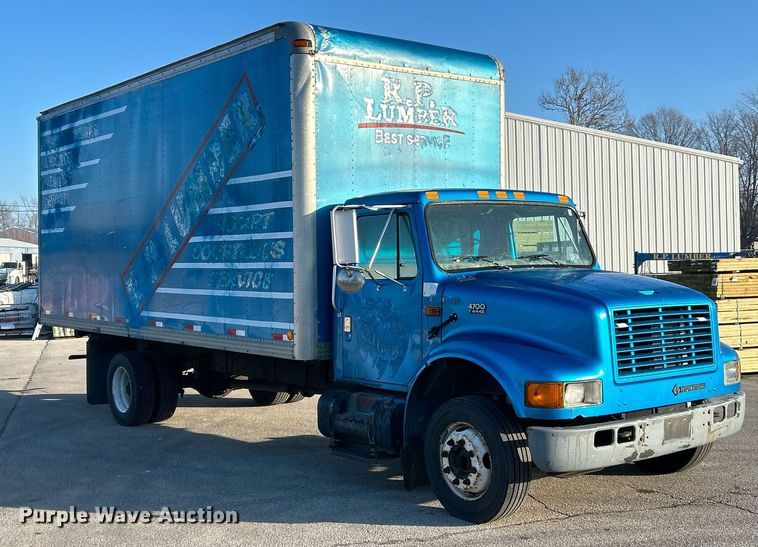image for item EK4006 2000 International 4700 box truck