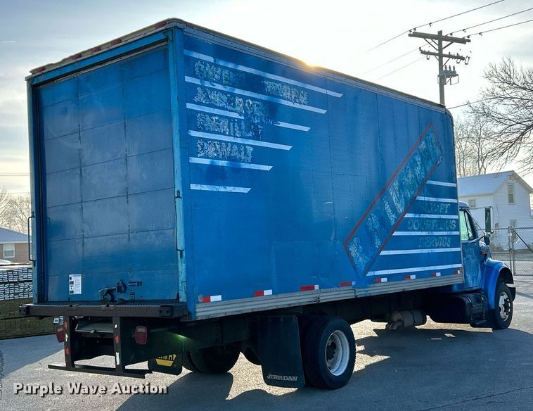 image for item EK4006 2000 International 4700 box truck