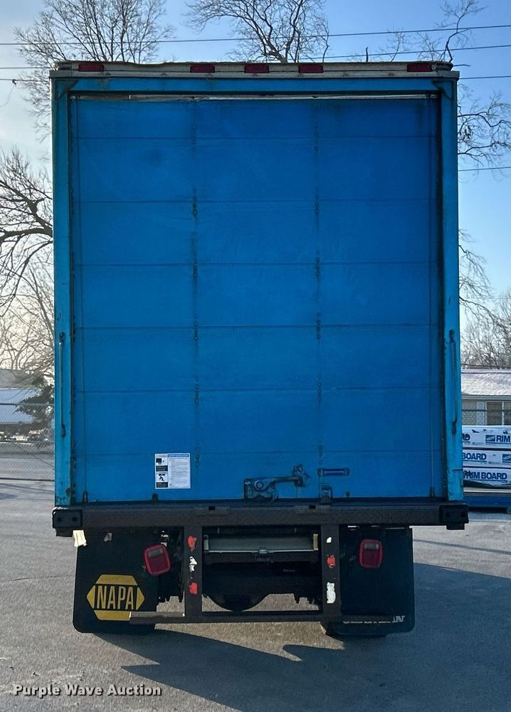 image for item EK4006 2000 International 4700 box truck