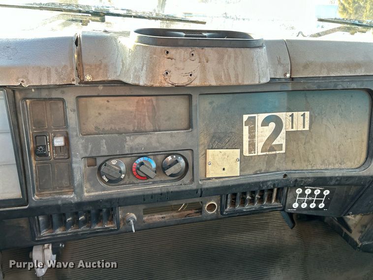 image for item EK4006 2000 International 4700 box truck