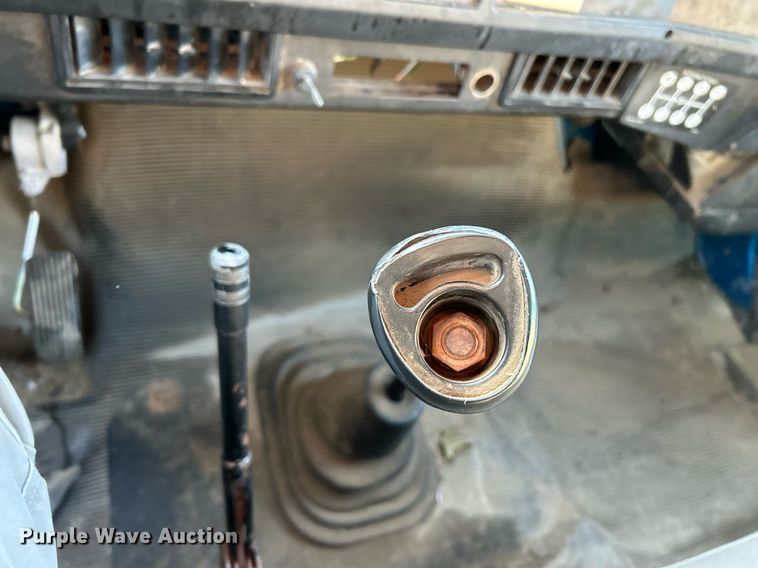 image for item EK4006 2000 International 4700 box truck