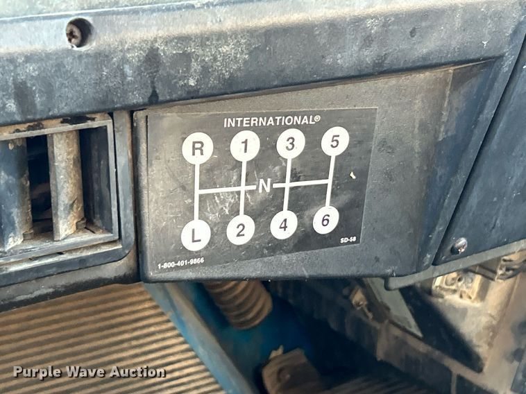 image for item EK4006 2000 International 4700 box truck