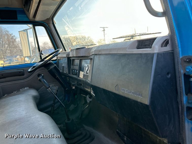 image for item EK4006 2000 International 4700 box truck