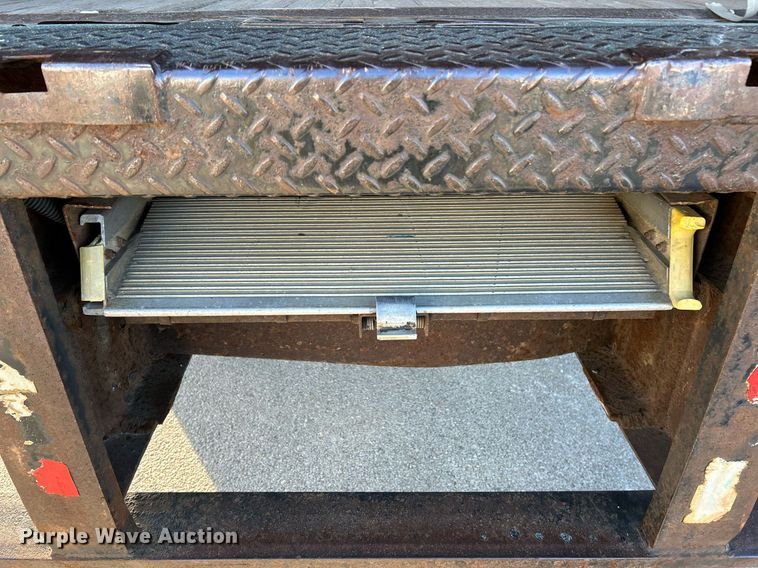 image for item EK4006 2000 International 4700 box truck