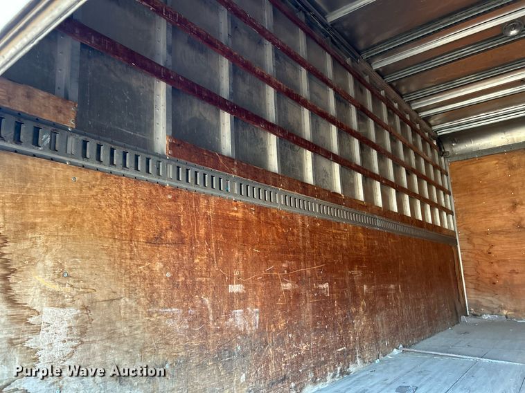 image for item EK4006 2000 International 4700 box truck