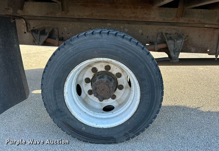 image for item EK4006 2000 International 4700 box truck