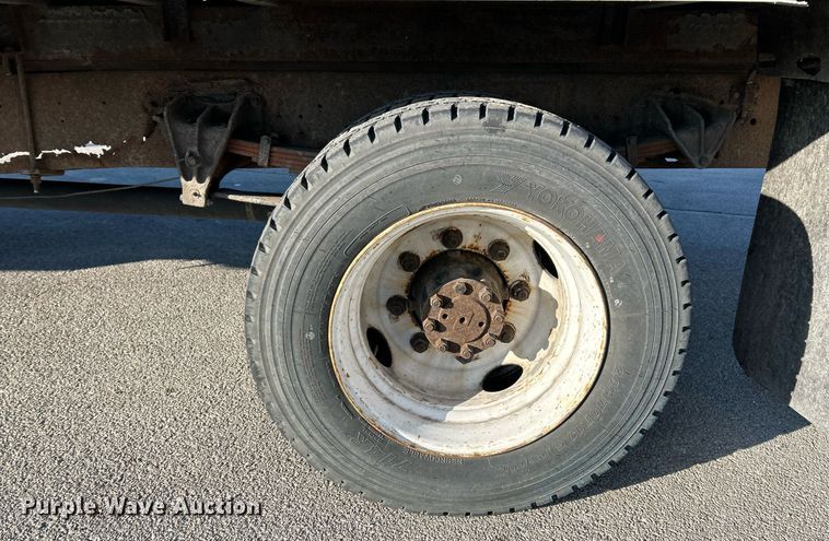 image for item EK4006 2000 International 4700 box truck