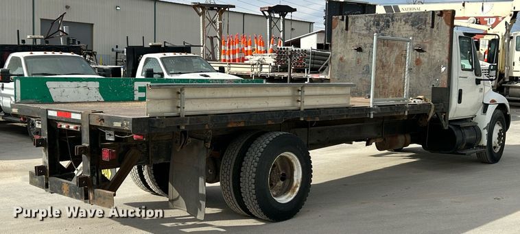 image for item EK4021 2005 International 4300 flatbed truck