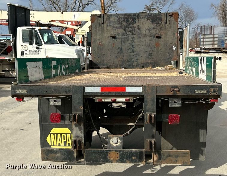 image for item EK4021 2005 International 4300 flatbed truck