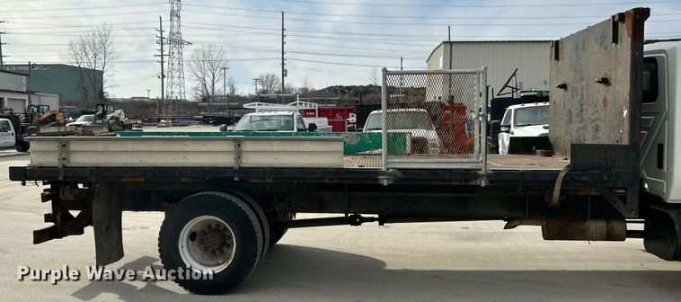 image for item EK4021 2005 International 4300 flatbed truck