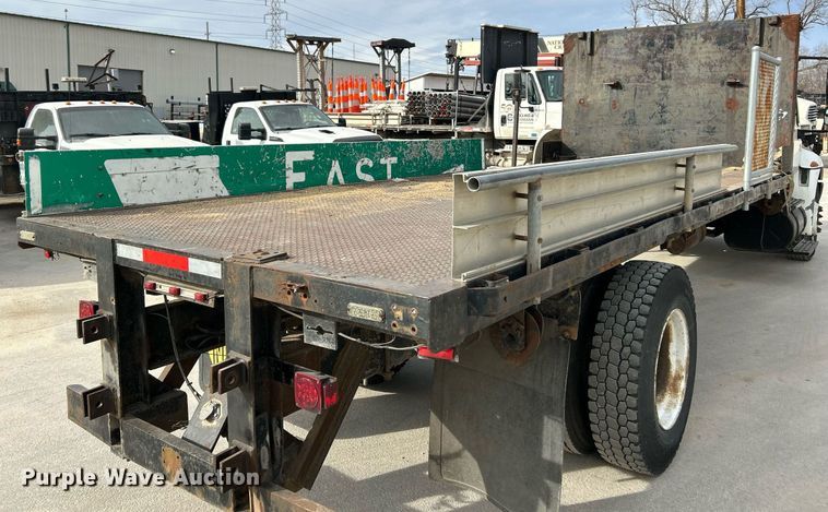 image for item EK4021 2005 International 4300 flatbed truck