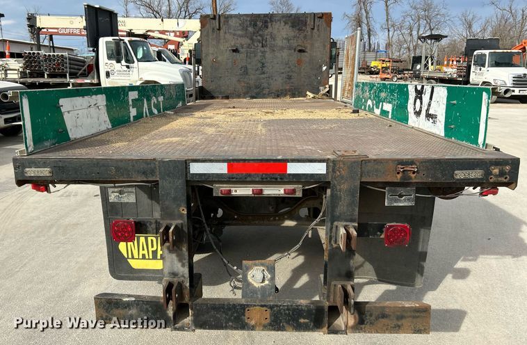 image for item EK4021 2005 International 4300 flatbed truck