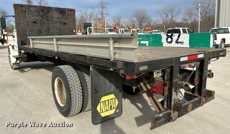image for item EK4021 2005 International 4300 flatbed truck