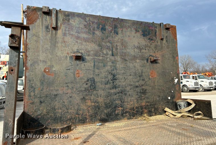 image for item EK4021 2005 International 4300 flatbed truck