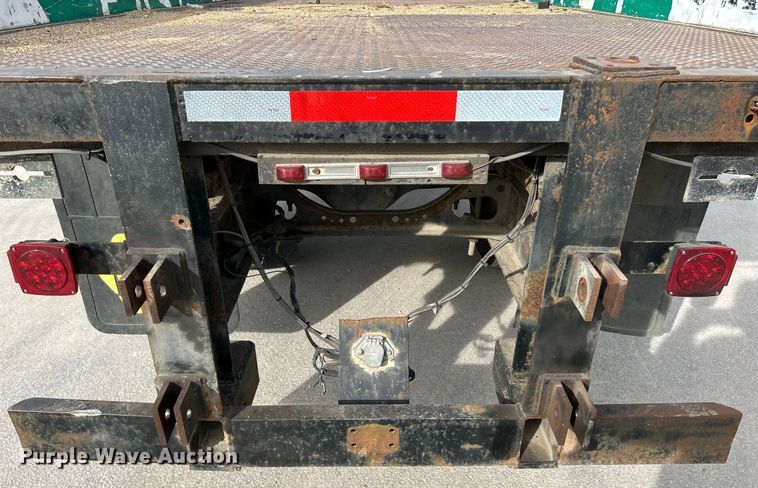 image for item EK4021 2005 International 4300 flatbed truck