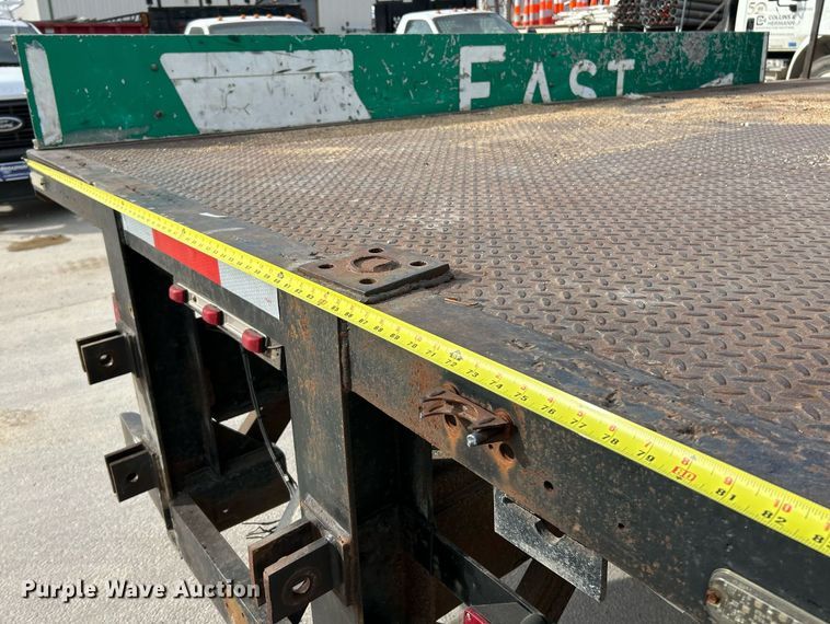 image for item EK4021 2005 International 4300 flatbed truck