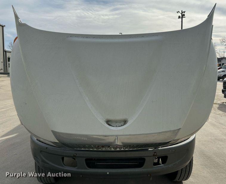 image for item EK4021 2005 International 4300 flatbed truck