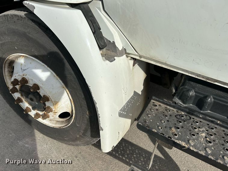 image for item EK4021 2005 International 4300 flatbed truck