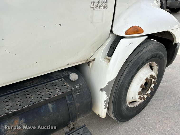 image for item EK4021 2005 International 4300 flatbed truck