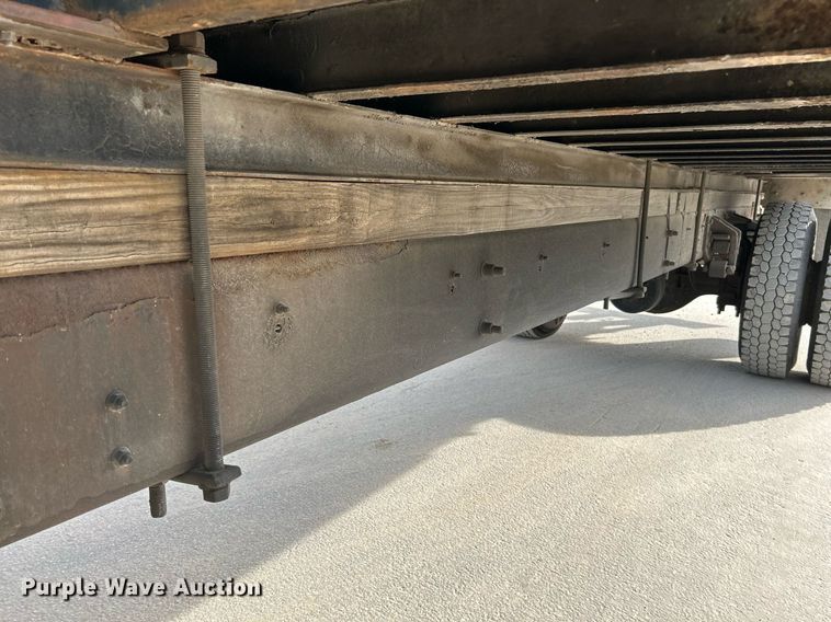 image for item EK4021 2005 International 4300 flatbed truck