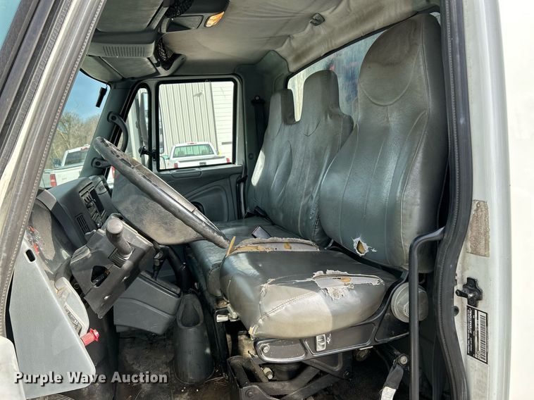 image for item EK4021 2005 International 4300 flatbed truck