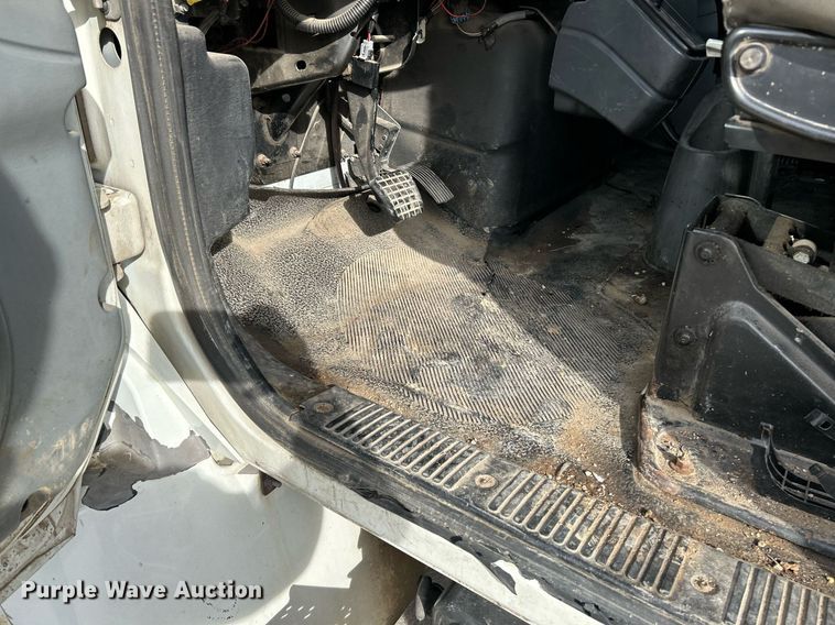 image for item EK4021 2005 International 4300 flatbed truck