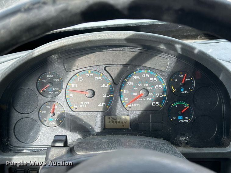 image for item EK4021 2005 International 4300 flatbed truck