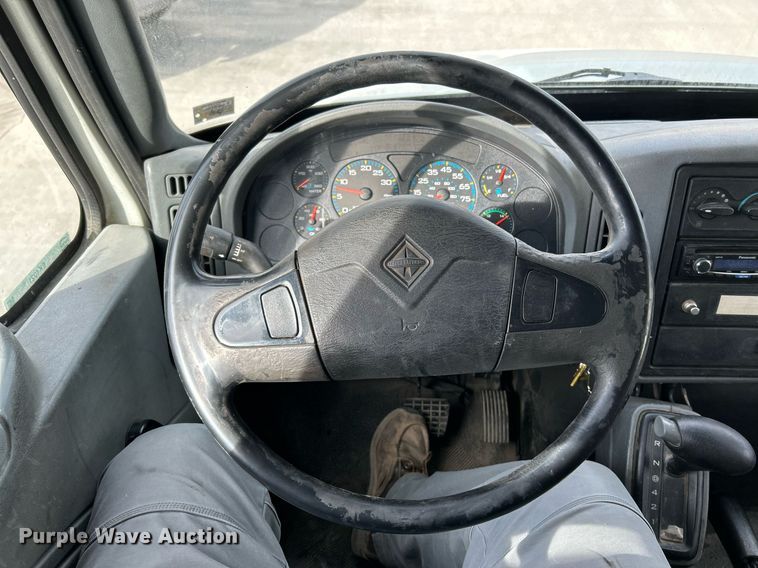 image for item EK4021 2005 International 4300 flatbed truck