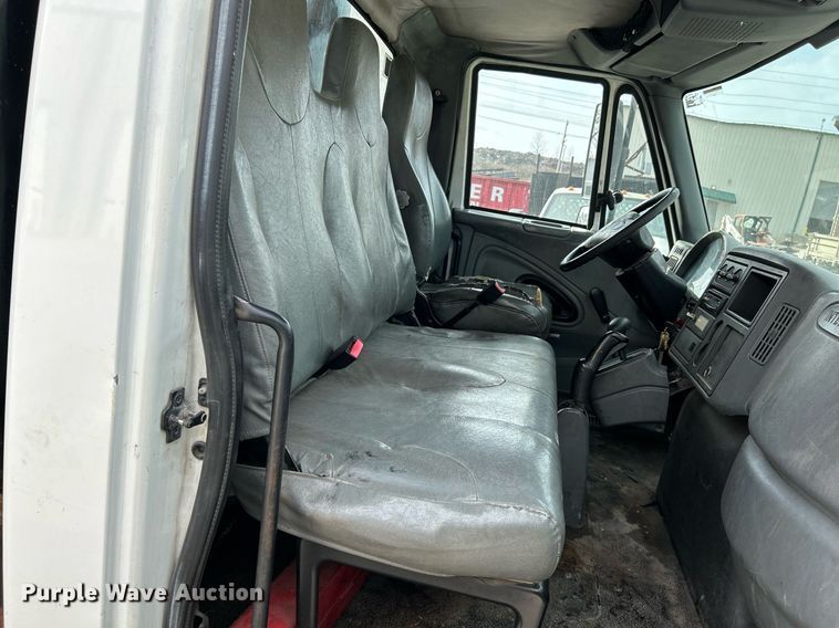 image for item EK4021 2005 International 4300 flatbed truck