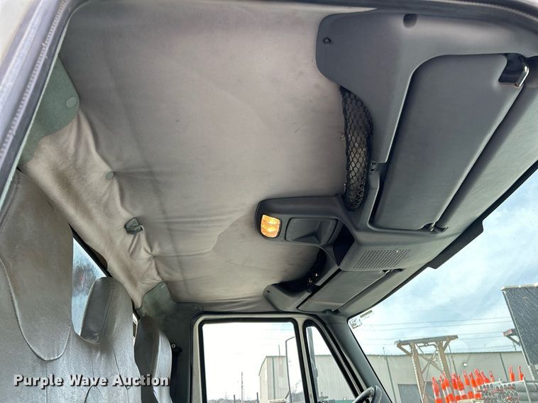 image for item EK4021 2005 International 4300 flatbed truck