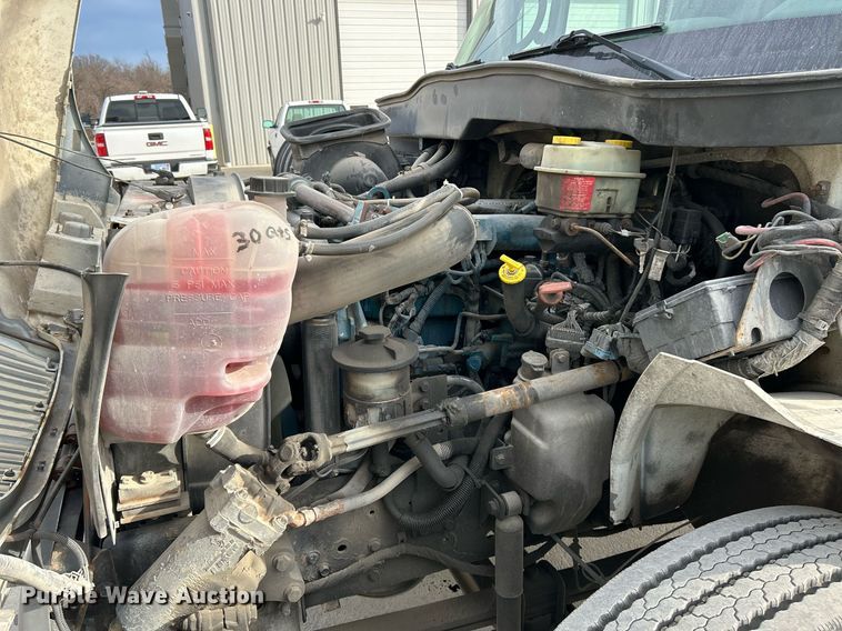 image for item EK4021 2005 International 4300 flatbed truck